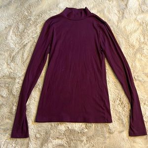 Maroon longe sleeve turtleneck